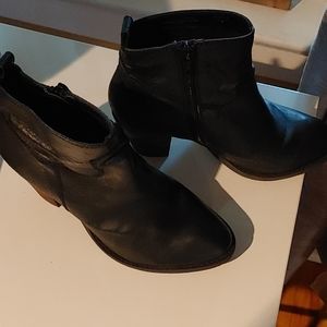 Womens Steve Madden leather boots